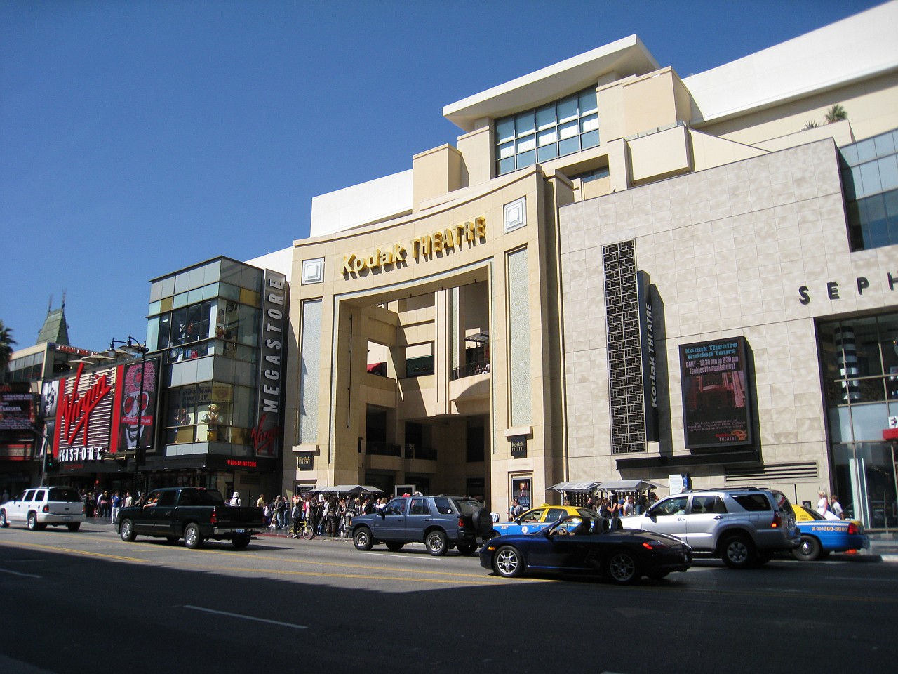 1241 California 2008-03 LA Scene.jpg - A visit to the Los Angeles California area in March of 2008. Activities ranged from Monets at the Getty, street hawkers at Venice Beach, movie look-alikes at Grauman's Chinese Theatre, to the Mission at San Juan Capistrano.